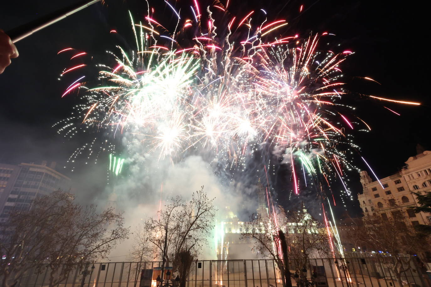 Así ha sido el espectáculo de Pirotecnia Valenciana este domingo en la plaza del Ayuntamiento