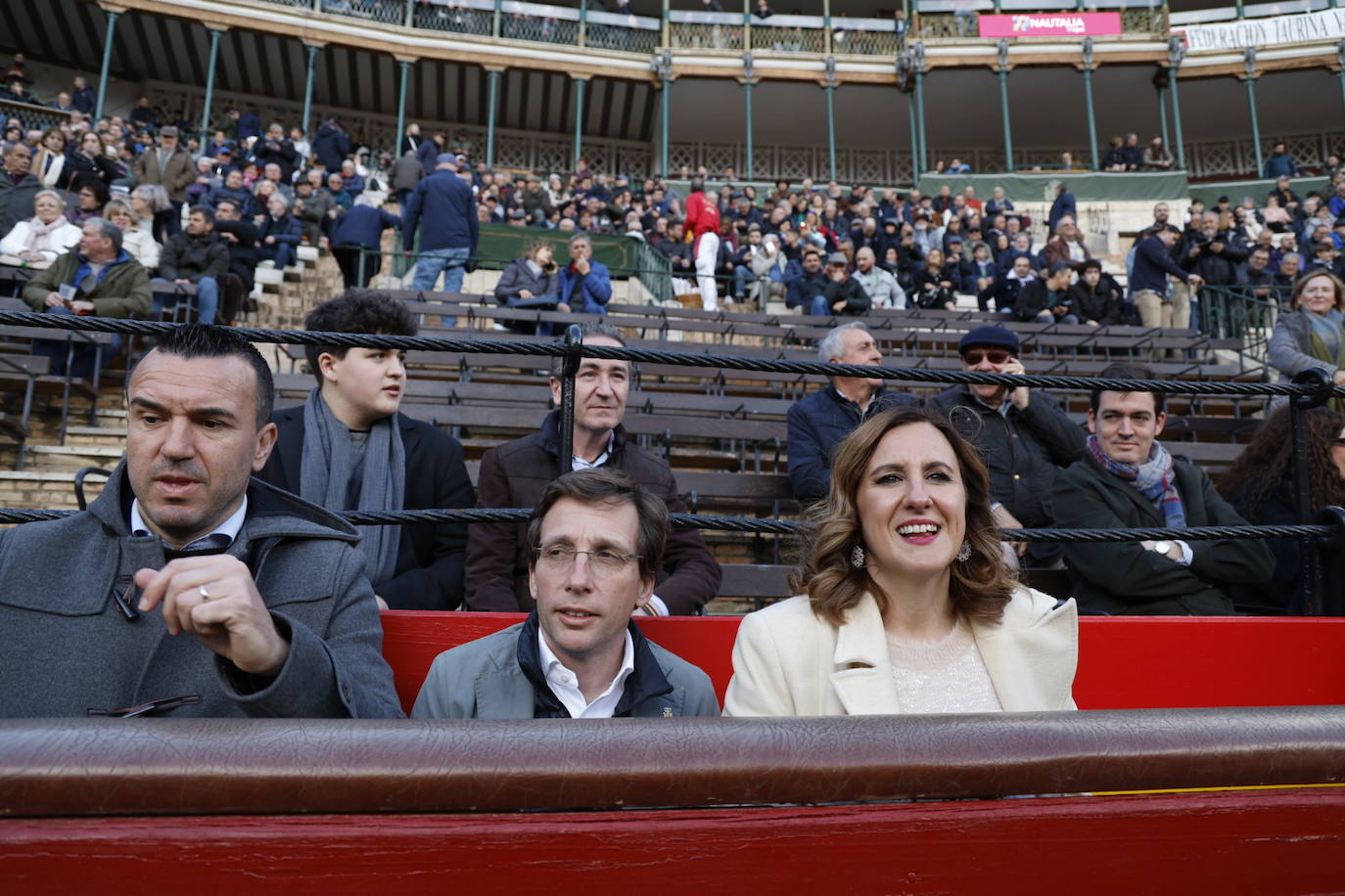 Almeida y Catalá acuden a los toros, tras la mascletà, para ver a Román