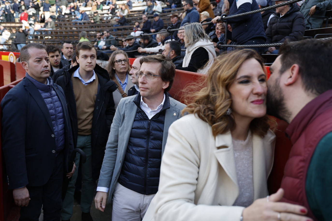 Almeida y Catalá acuden a los toros, tras la mascletà, para ver a Román