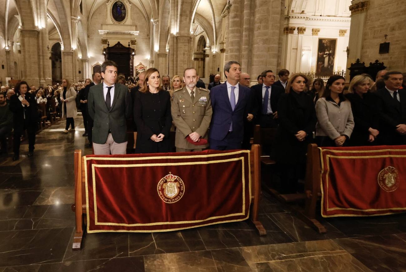 Valencia celebra una misa por las víctimas del incendio de Campanar