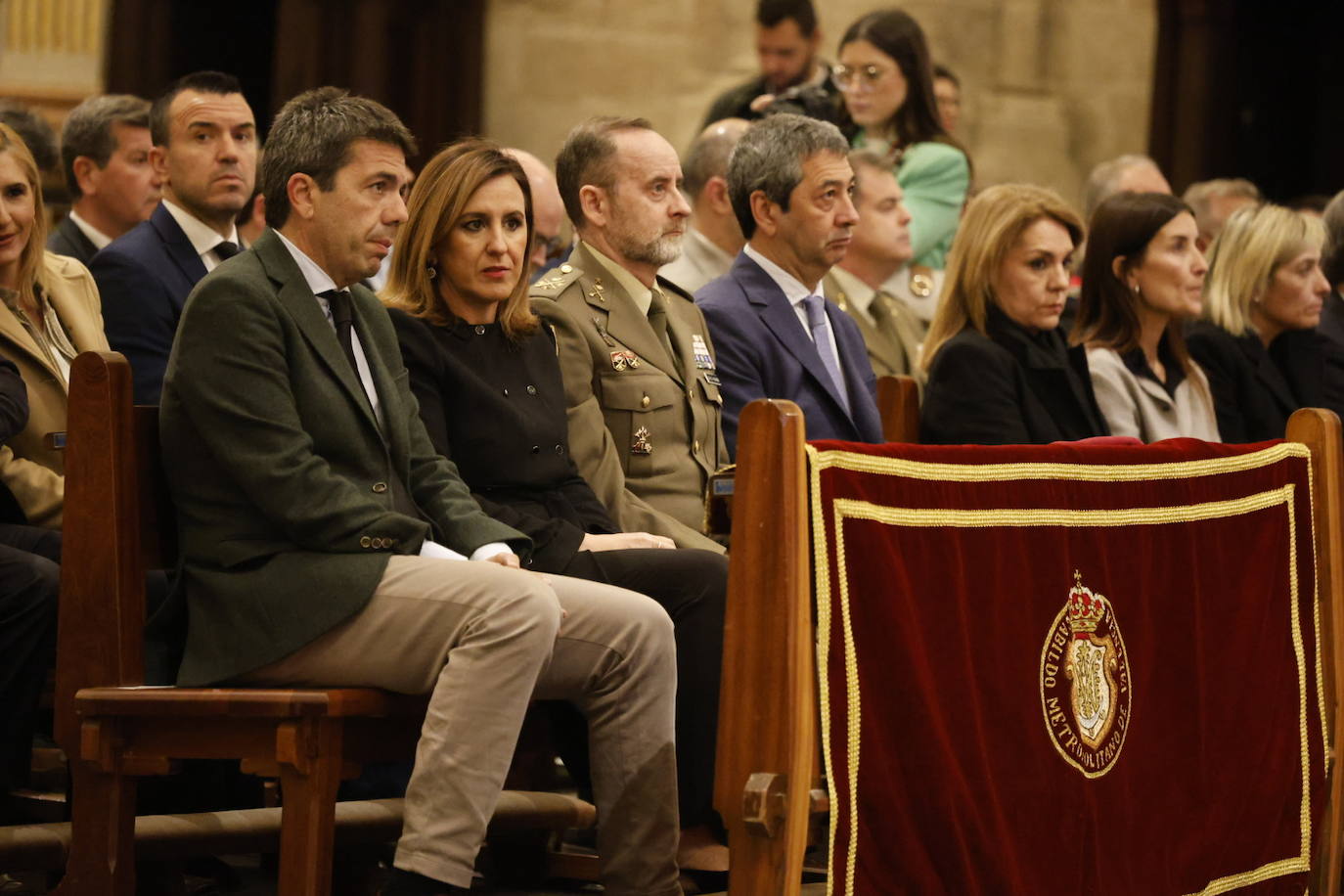 Valencia celebra una misa por las víctimas del incendio de Campanar