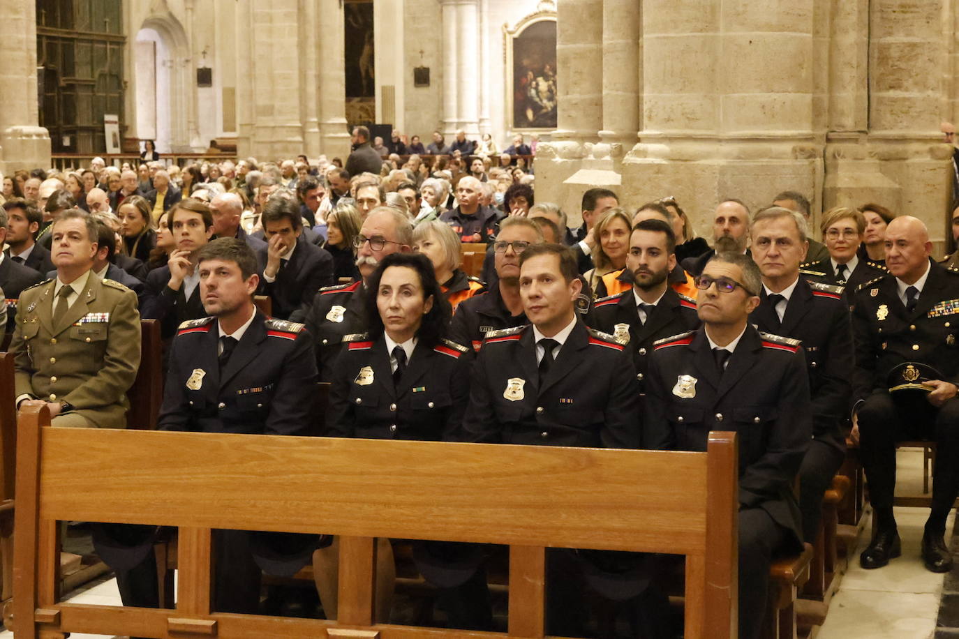 Valencia celebra una misa por las víctimas del incendio de Campanar