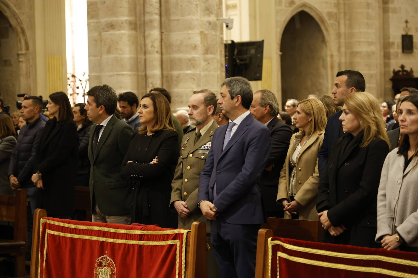 Valencia celebra una misa por las víctimas del incendio de Campanar