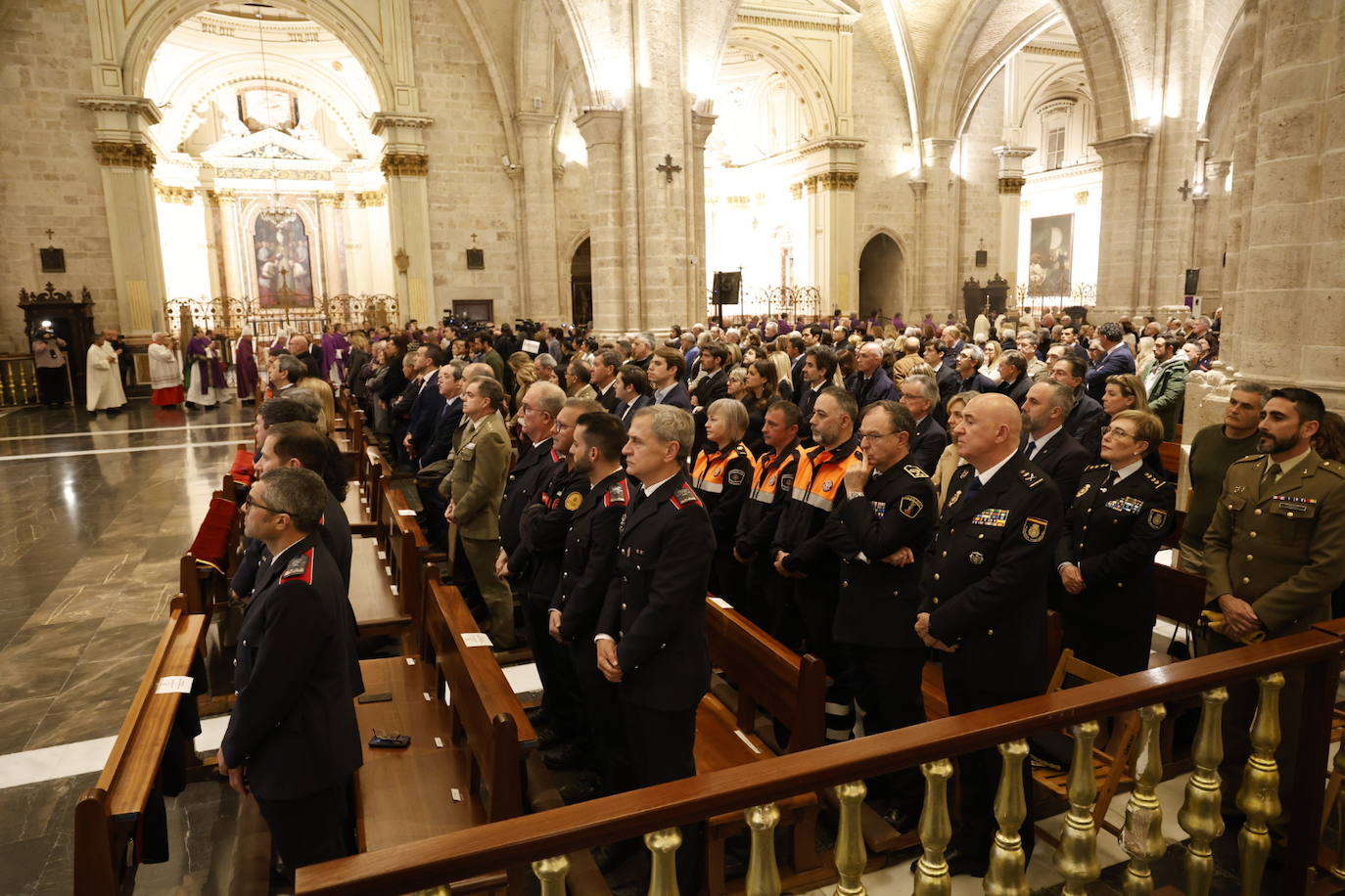 Valencia celebra una misa por las víctimas del incendio de Campanar