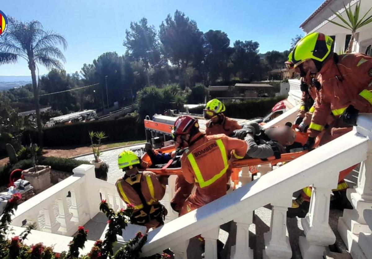 Un trabajador sufre una caída mientras instalaba placas solares en Alberic