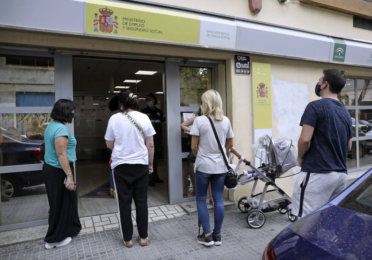 Los desempleados que cobren un subsidio del SEPE y sean padres no podrán acceder a la prestación por nacimiento