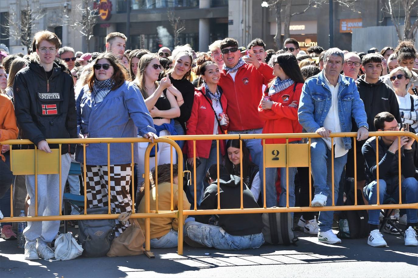 Búscate en la mascletà de hoy martes 12 de marzo