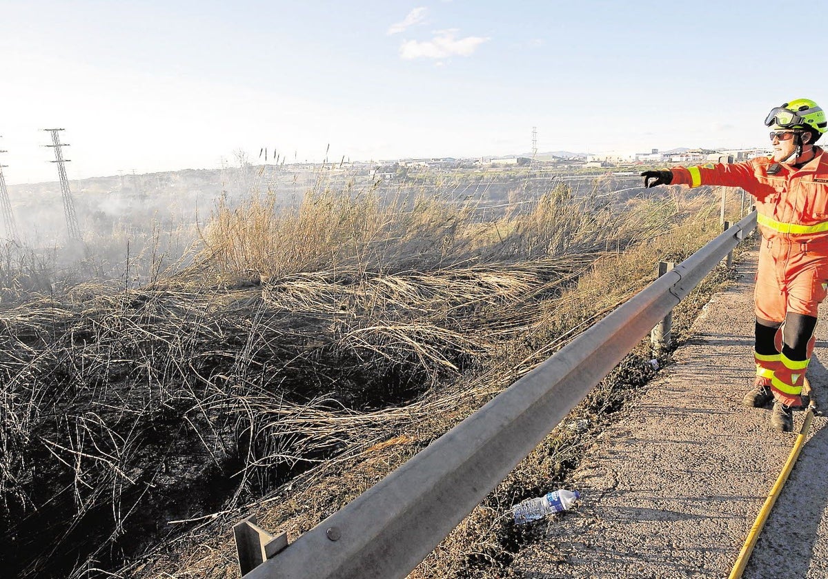 Un bombero durante una intervención.