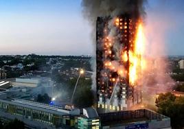 Fuego en la Torre Grenfell, en Londres, el 14 de junio de 2017