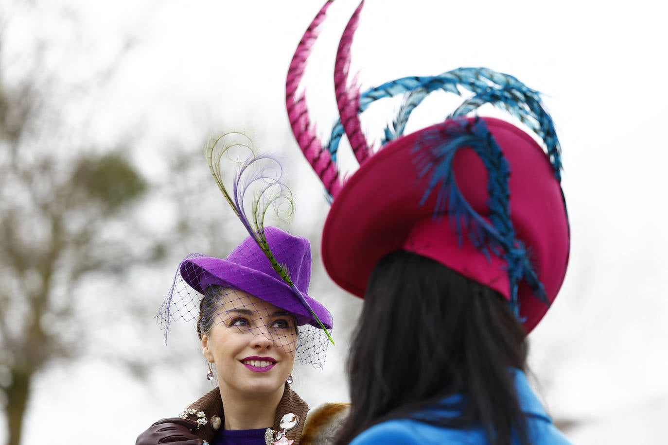 La familia real británica y el glamur de las carreras de caballos