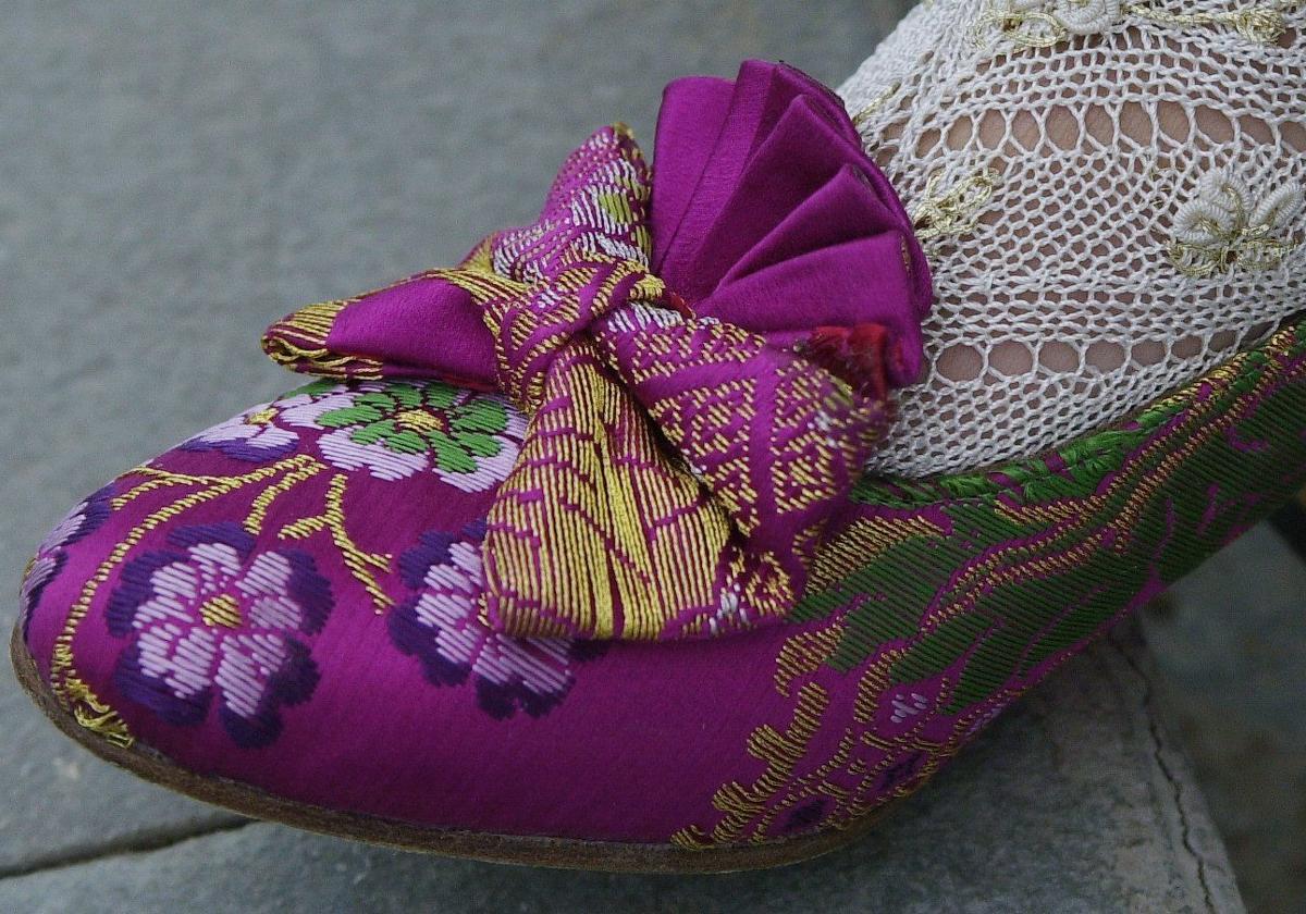 Cinco trucos para que no te duelan los zapatos de fallera