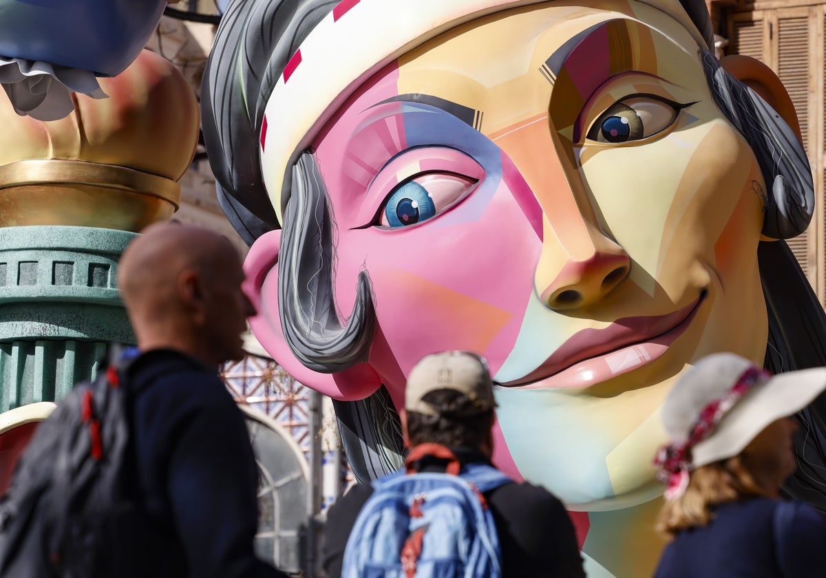 Visitantes de las Fallas este año en Valencia.