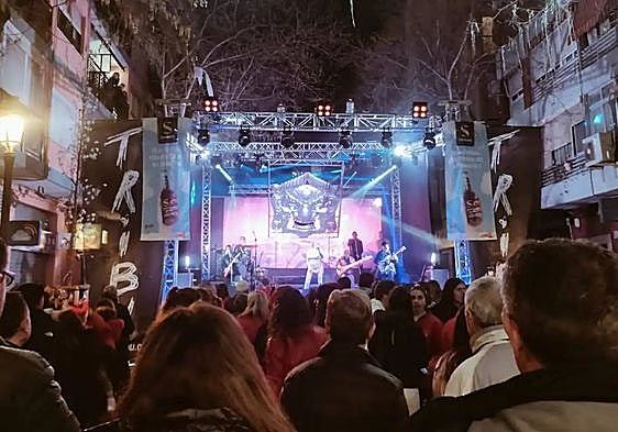 Todas las verbenas, orquestas y discomóviles de hoy viernes 15 de marzo en Valencia por las Fallas 2024