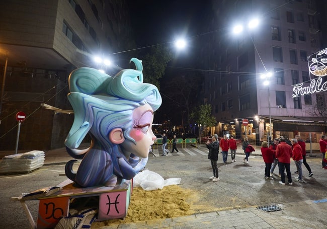 La falla Pintor Maella-Av. Francia-Menorca ya alejada 16 metros del edificio con fachada ventilada.