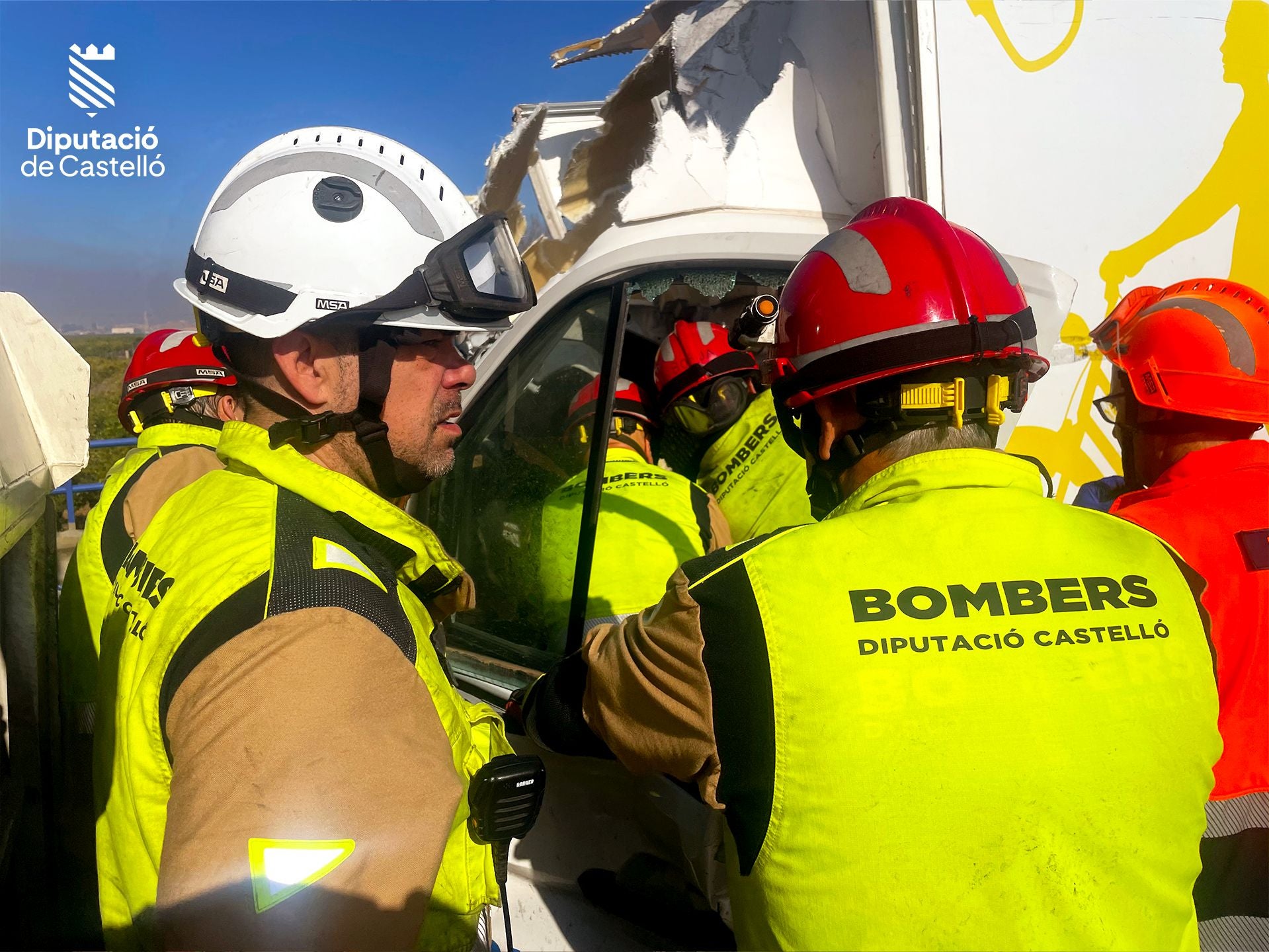 Un muerto y cinco heridos por un accidente en Nules con 40 coches implicados