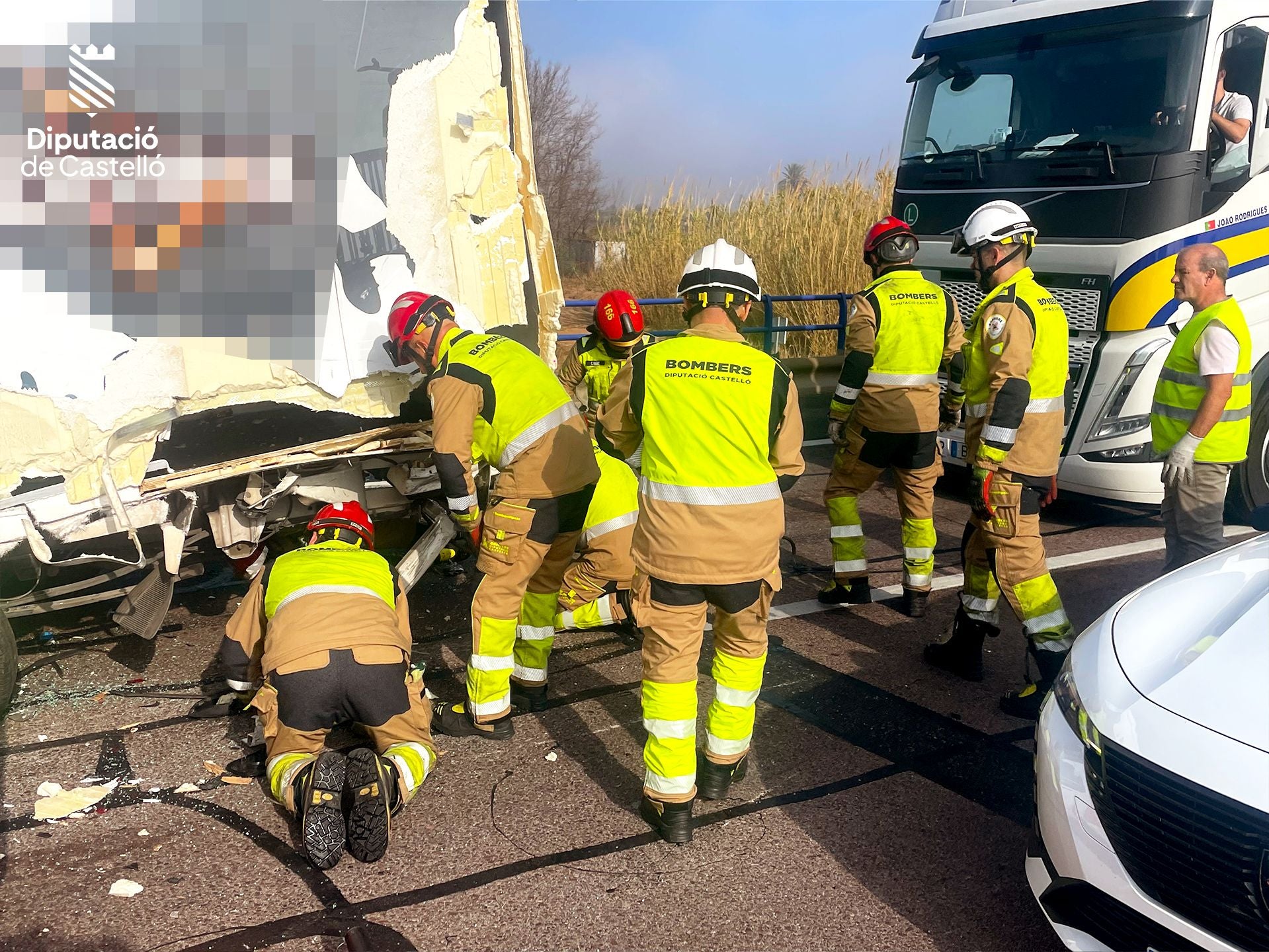 Un muerto y cinco heridos por un accidente en Nules con 40 coches implicados