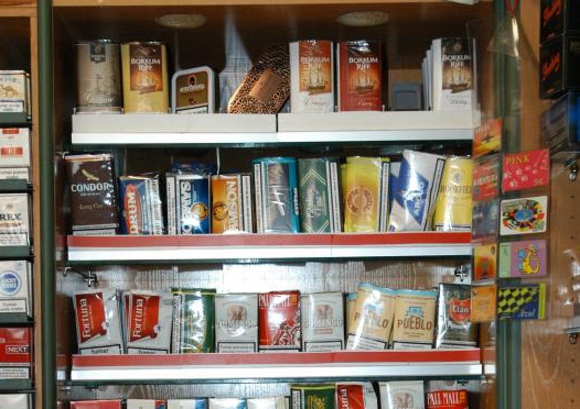 Venta de tabaco en un estanco.