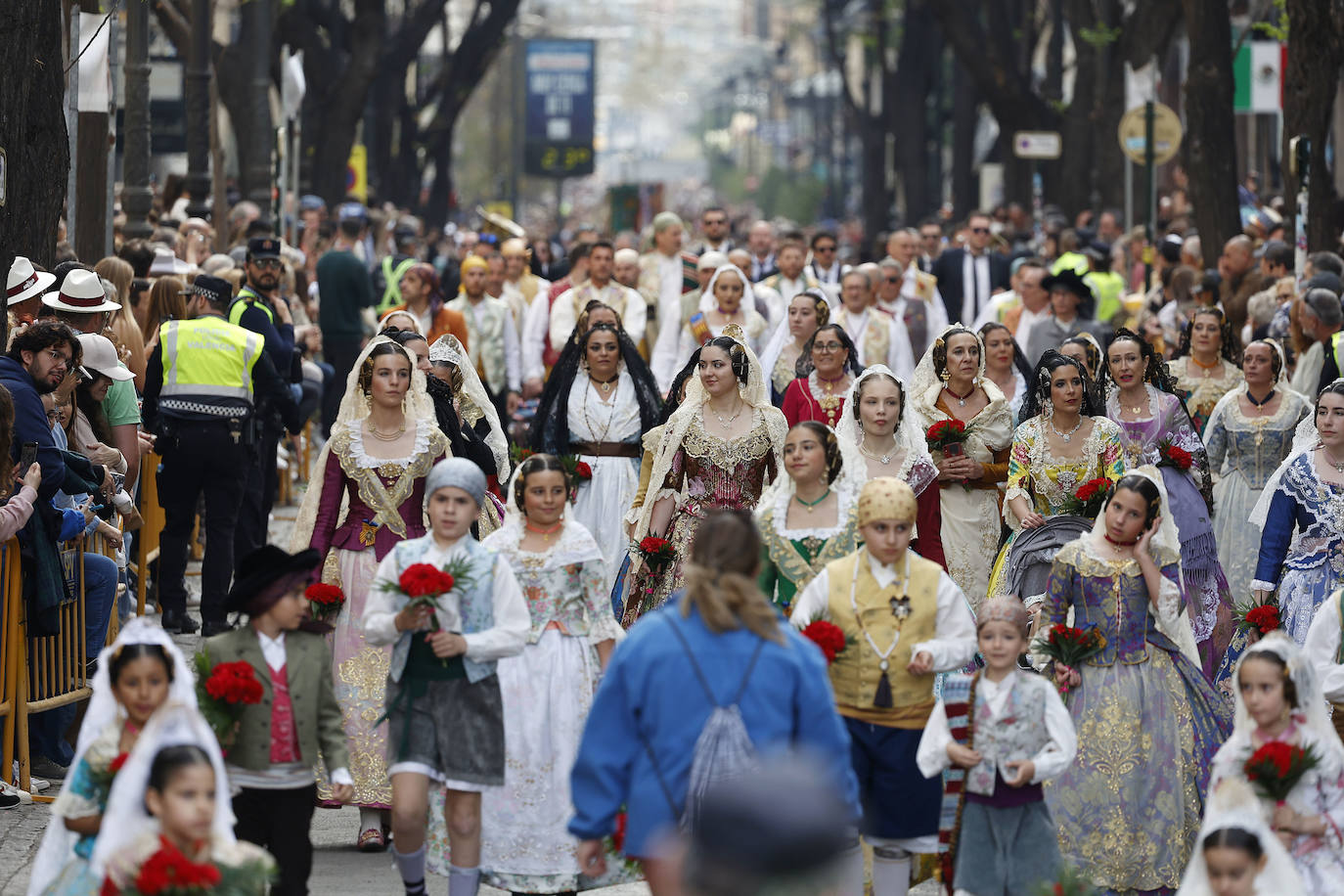 Búscate en la Ofrenda de las Fallas 2024: domingo 17 de marzo