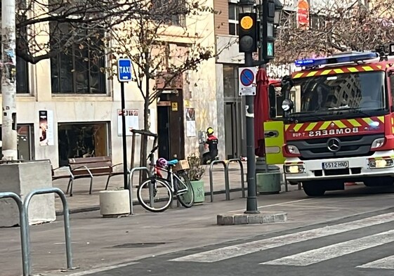 Desalojado un restaurante por un conato de incendio en la plaza del Ayuntamiento en Valencia
