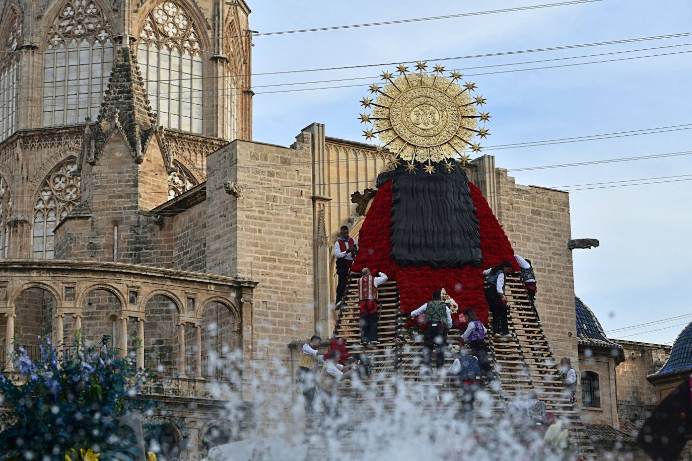 Búscate en la Ofrenda de las Fallas 2024: domingo 17 de marzo