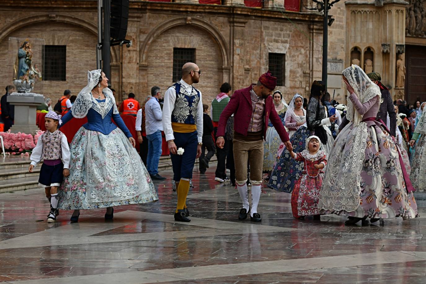 Búscate en la Ofrenda de las Fallas 2024: domingo 17 de marzo