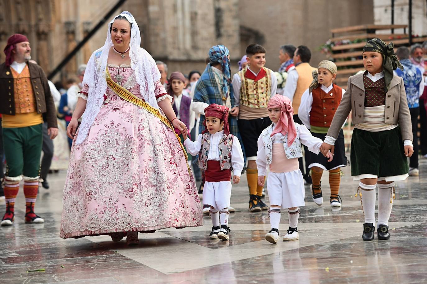 Búscate en la Ofrenda de las Fallas 2024: domingo 17 de marzo