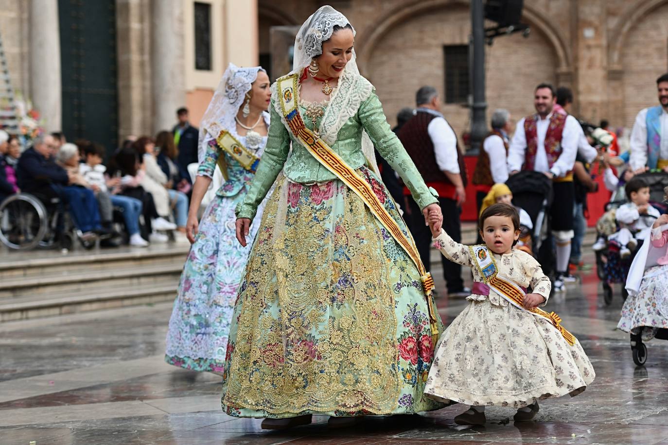 Búscate en la Ofrenda de las Fallas 2024: domingo 17 de marzo