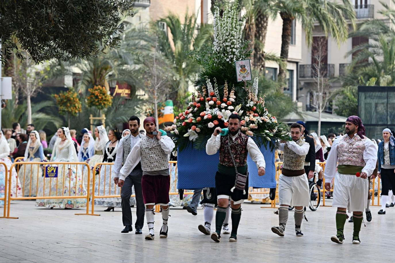 Búscate en la Ofrenda de las Fallas 2024: domingo 17 de marzo