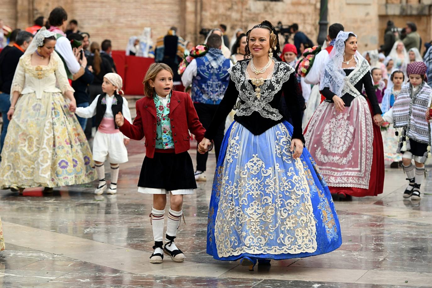 Búscate en la Ofrenda de las Fallas 2024: domingo 17 de marzo