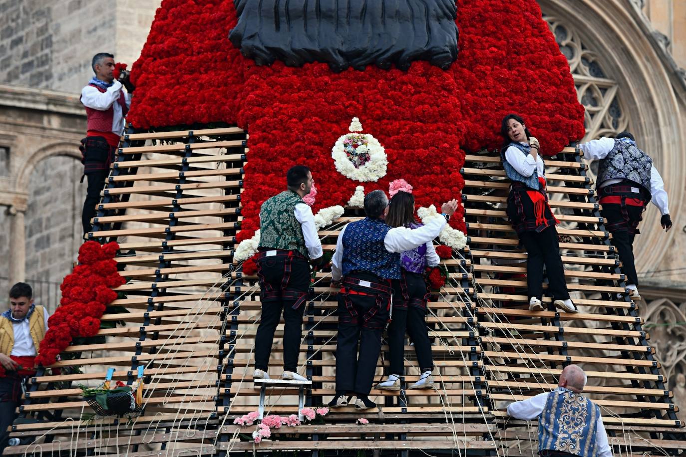 Búscate en la Ofrenda de las Fallas 2024: domingo 17 de marzo