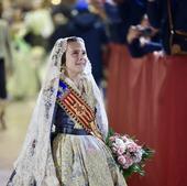 Marina García, fallera mayor infantil de Valencia 2024, y toda su corte de honor llegan a la plaza de la Virgen y cierran el primer día de la Ofrenda