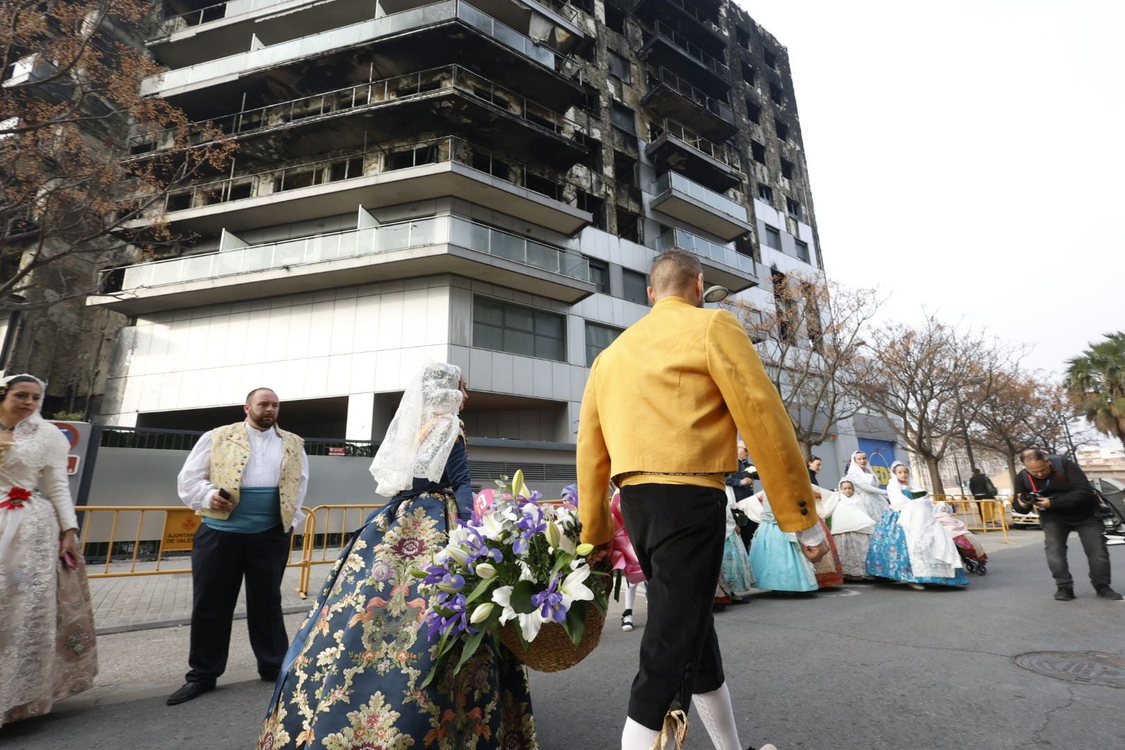 Ofrenda a las víctimas del incendio de Campanar