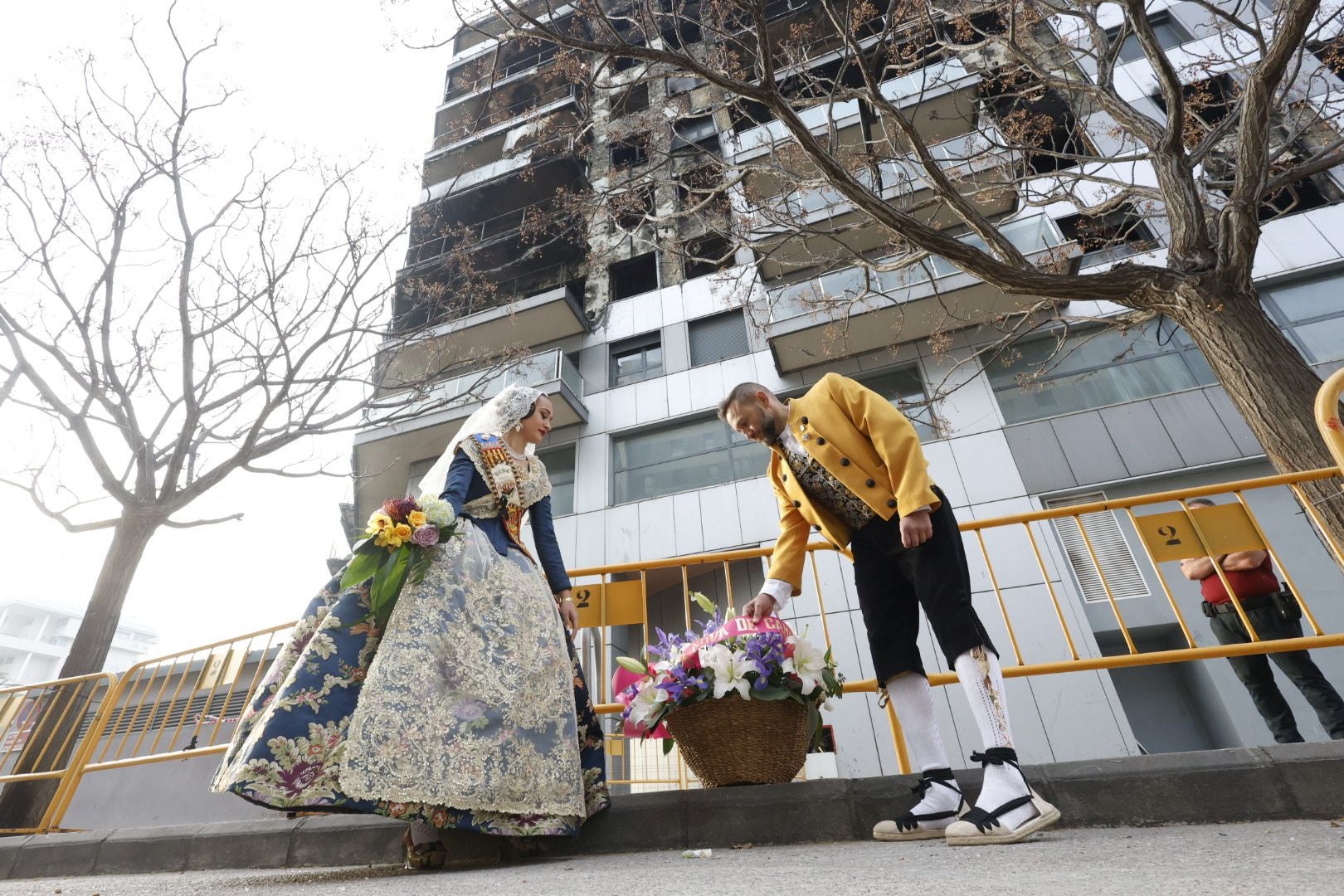 Ofrenda a las víctimas del incendio de Campanar