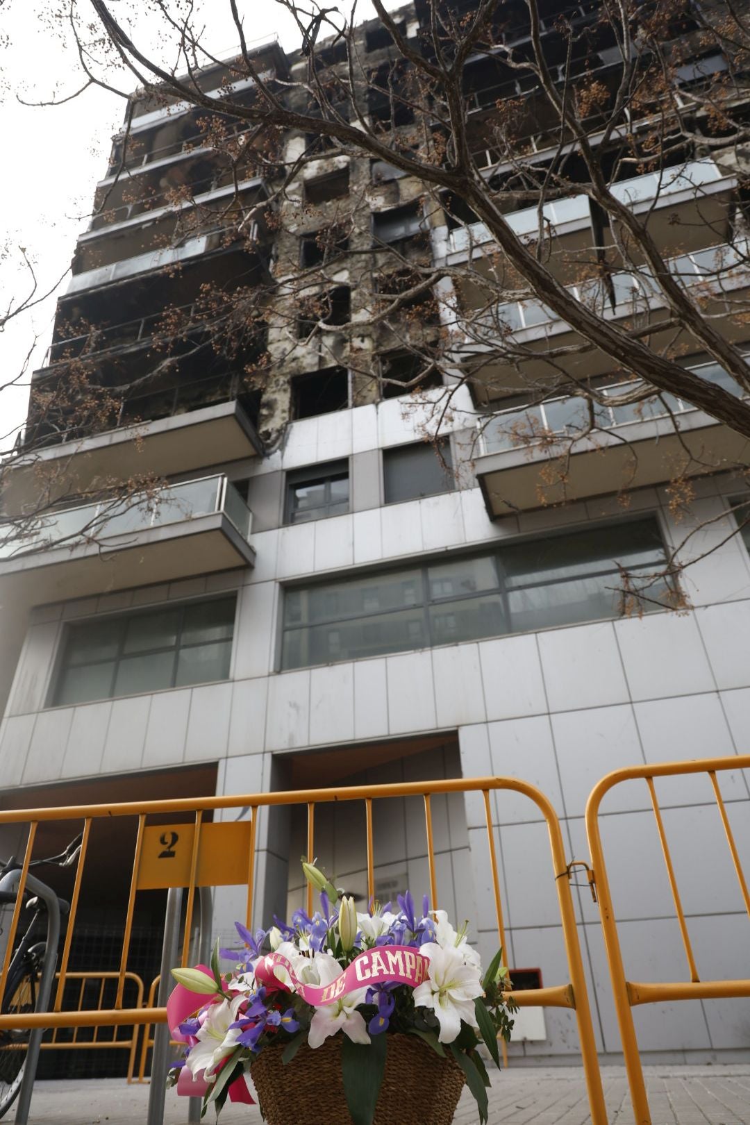 Ofrenda a las víctimas del incendio de Campanar