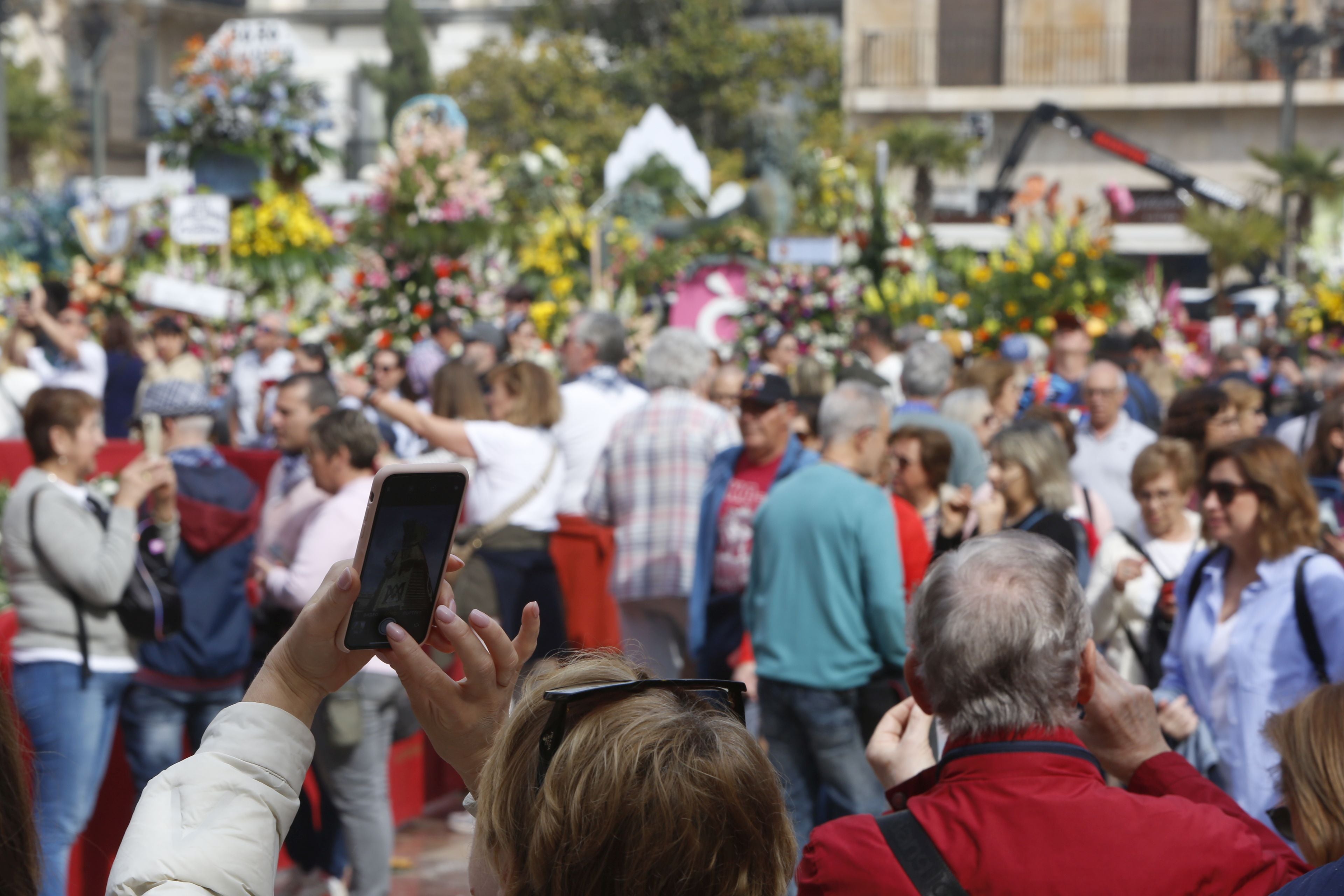 Ambiente en Valencia en el último día de Ofrenda de las Fallas 2024