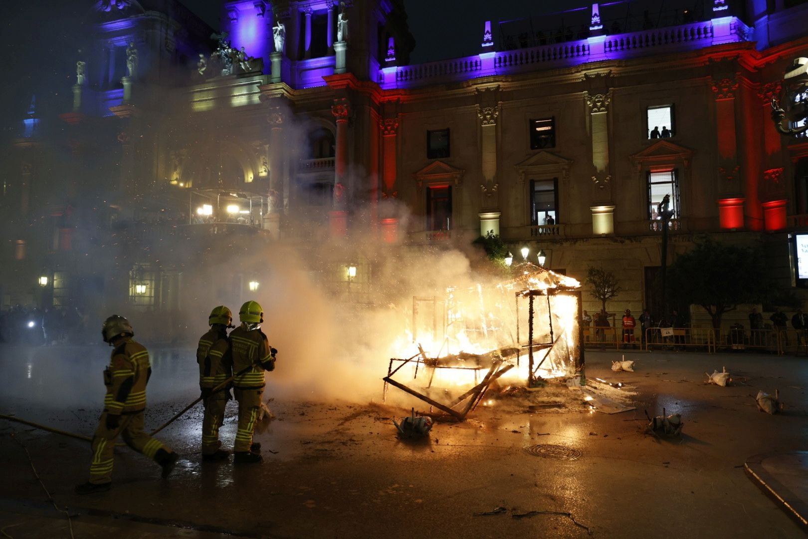 La cremà infantil arranca la noche del fuego