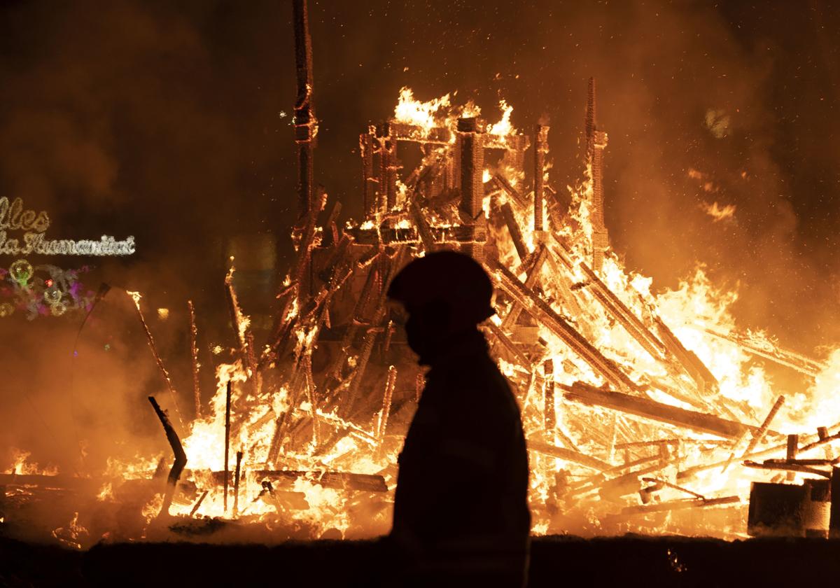 Cremà de la Falla del Ayuntamiento de Valencia en una imagen de archivo.