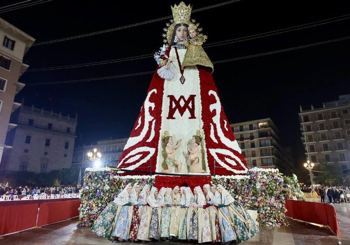 Ofrenda de Fallas 2024 | El manto de la Virgen más simbólico homenajea al Tribunal de las Aguas | Las Provincias