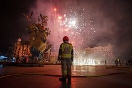 Listado y horario de las cremà de las cien fallas especialmente vigiladas por los bomberos de Valencia