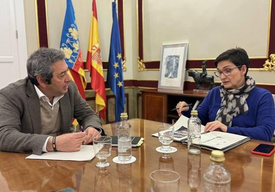 Vicente Barrera y Nuria Enguita, en una reunión cuya imagen difundió el conseller de Cultura en la red X.
