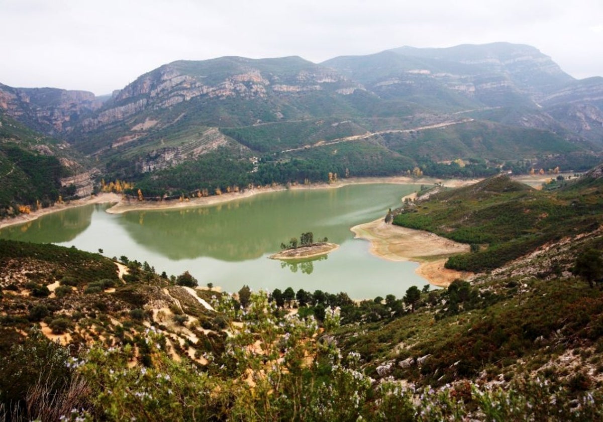 Embalse de Buseo, en nuestro recorrido por la Ruta Roja.