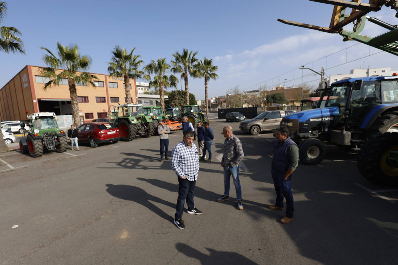 Los agricultores valencianos vuelven a tomar la calle con sus tractores, en imágenes