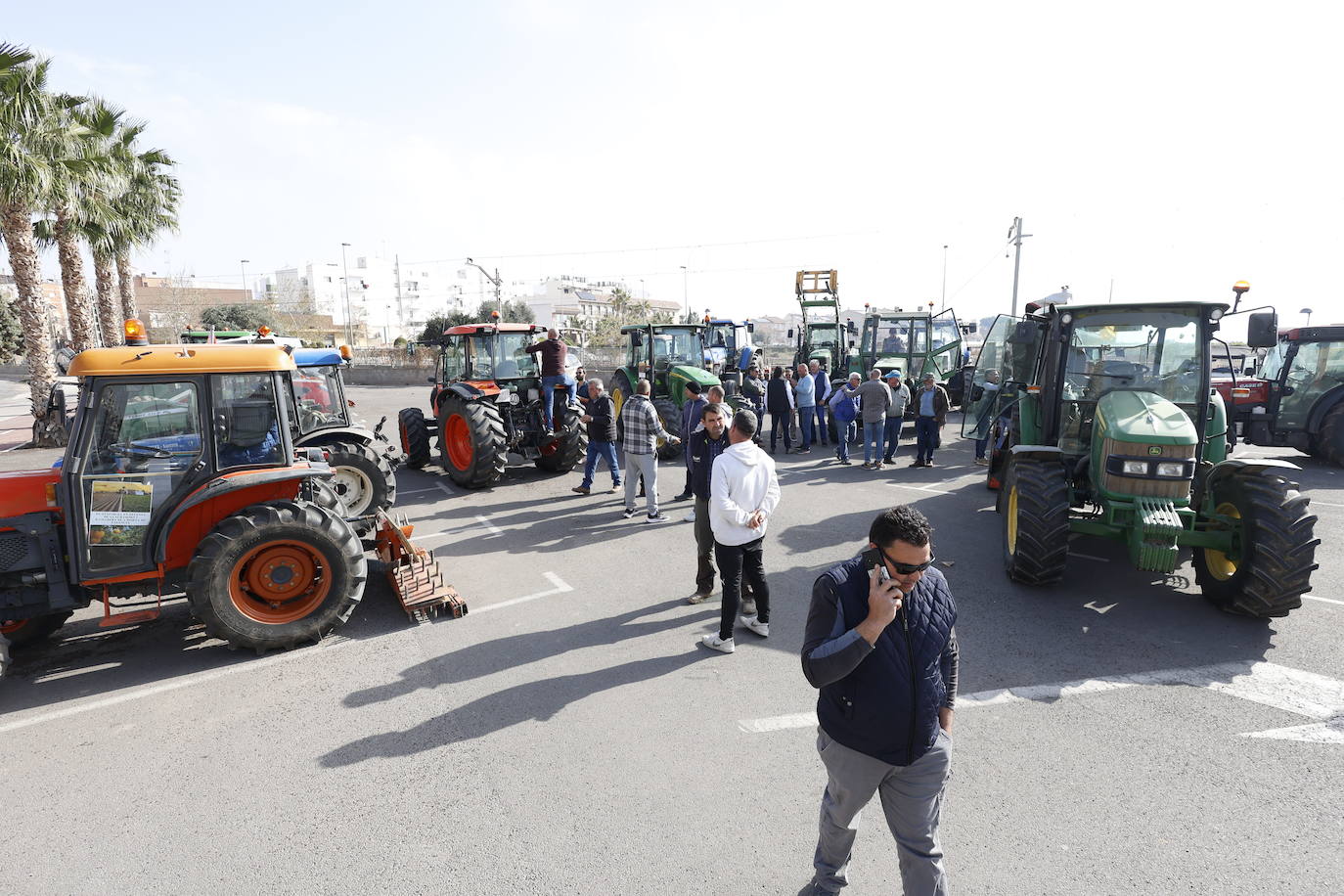 Los agricultores valencianos vuelven a tomar la calle con sus tractores, en imágenes