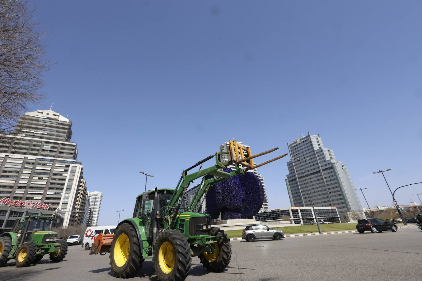 Los agricultores valencianos vuelven a tomar la calle con sus tractores, en imágenes