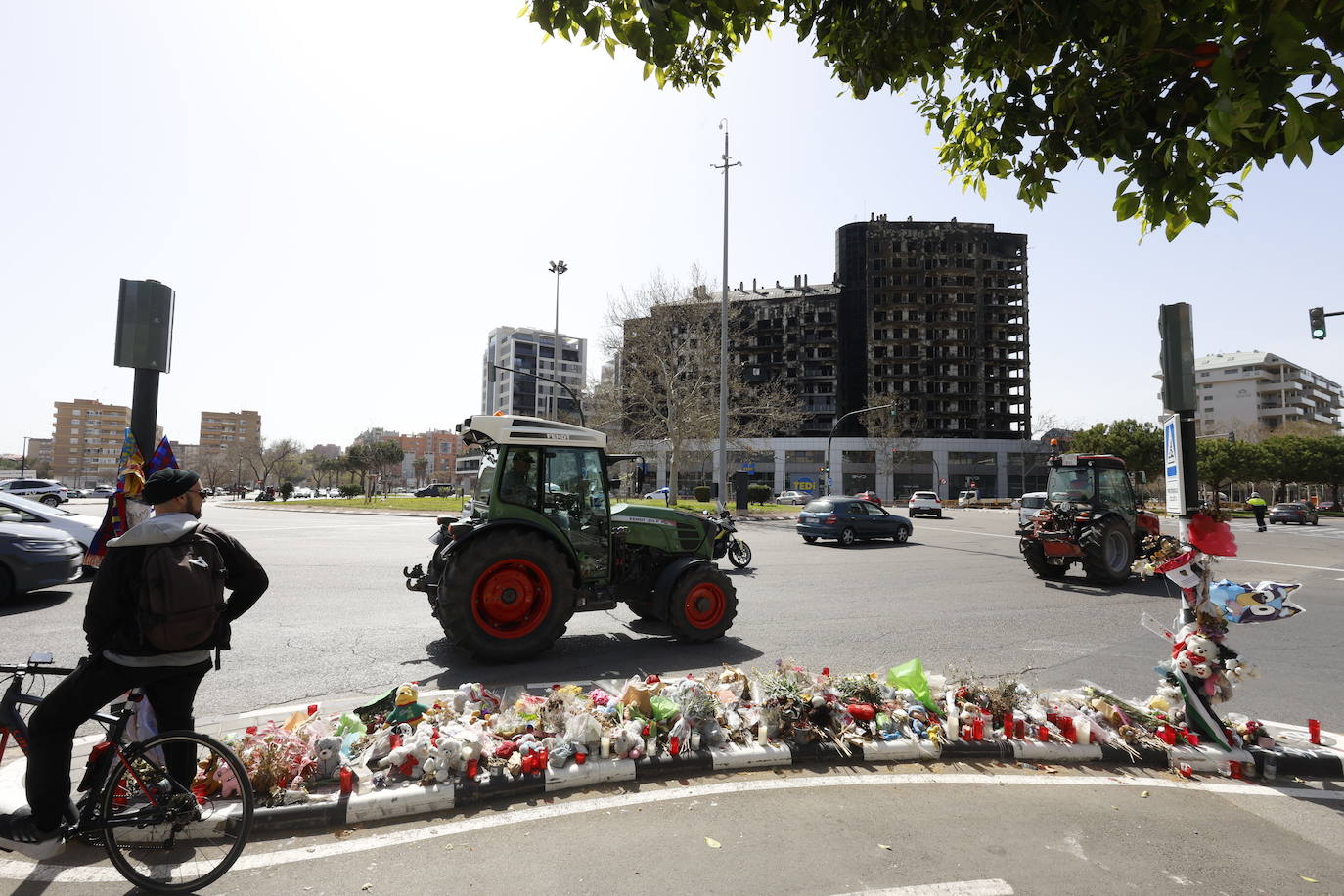 Los agricultores valencianos vuelven a tomar la calle con sus tractores, en imágenes