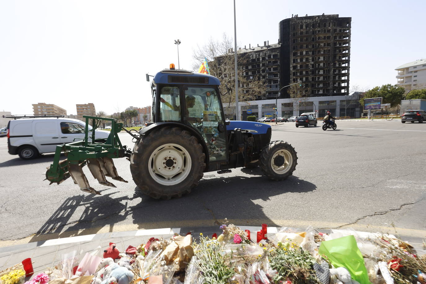 Los agricultores valencianos vuelven a tomar la calle con sus tractores, en imágenes