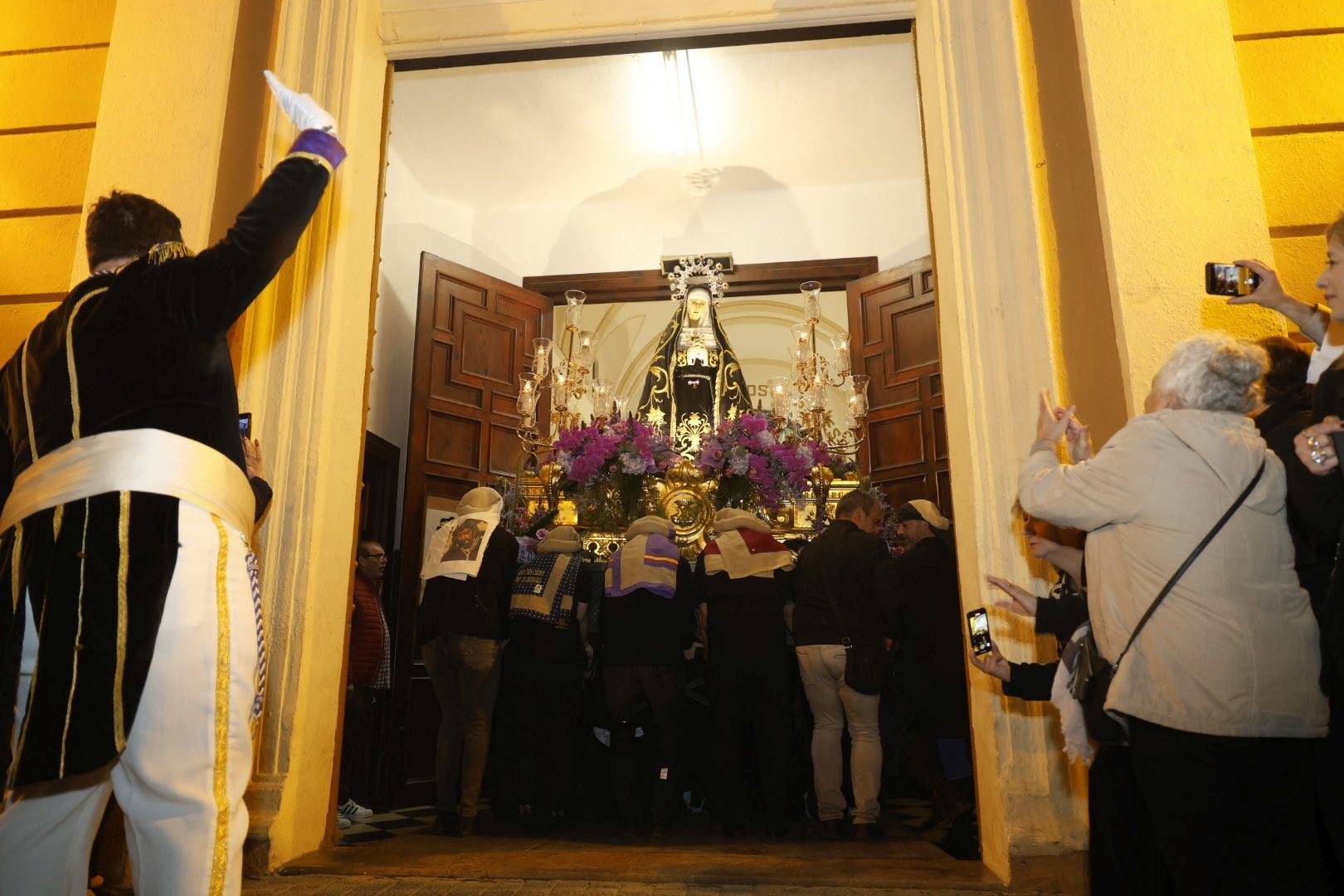 Procesión de los Granaderos de la Virgen en Valencia