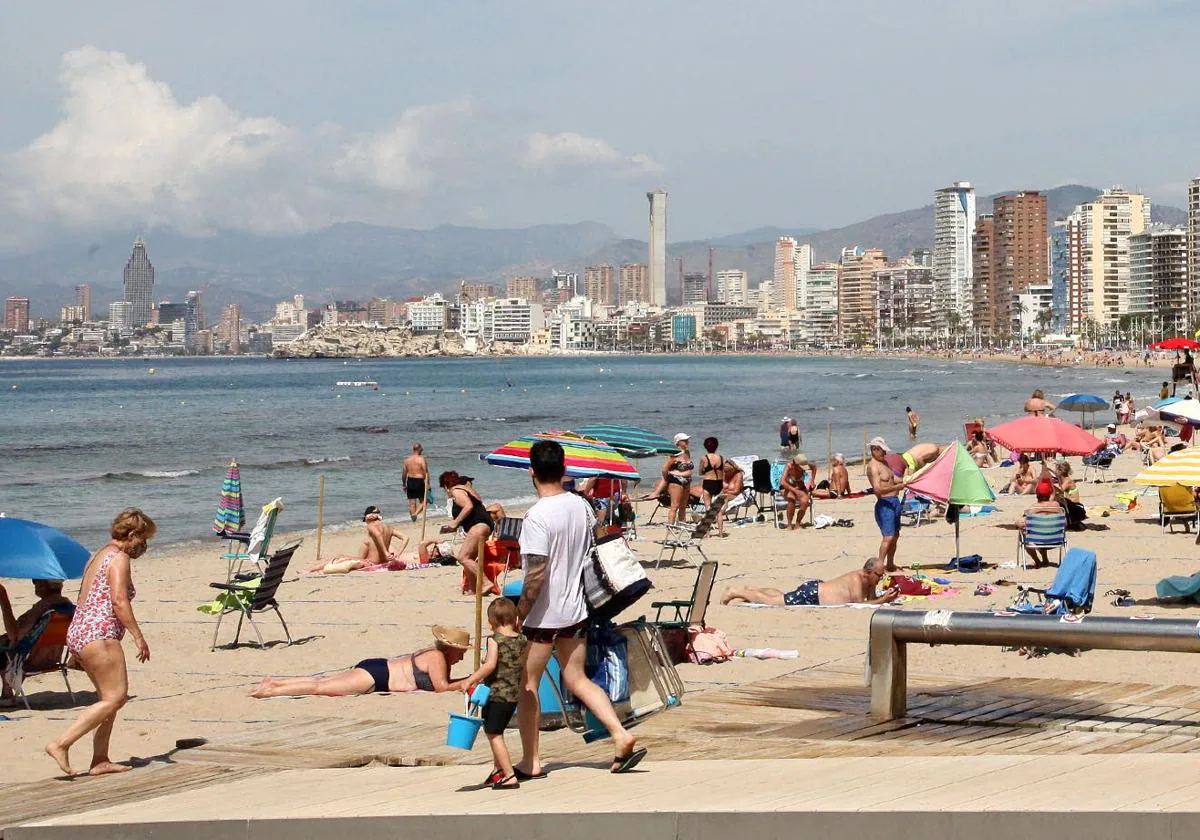 Cómo están hoy las playas de Benidorm: tiempo y bandera 