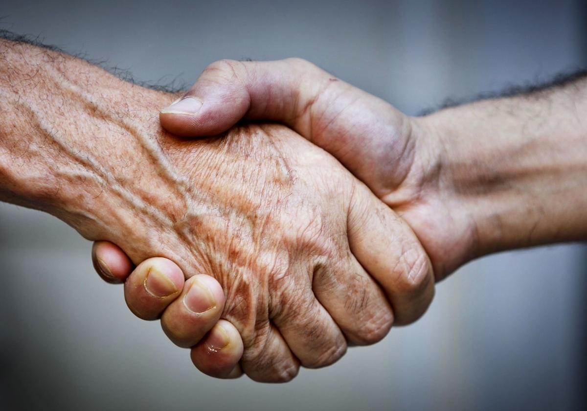 Cómo dar el pésame: las frases más recomendables en caso de fallecimiento de un ser querido