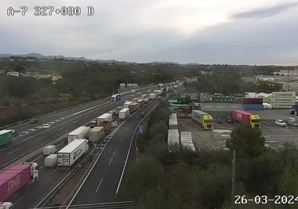 Atascos en la A-7 este martes 26 de marzo.